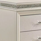 Table de chevet à 2 tiroirs avec pieds en acrylique et accents de cristal, argentée