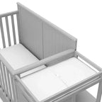 Lit de bébé évolutif avec tiroir et table à langer