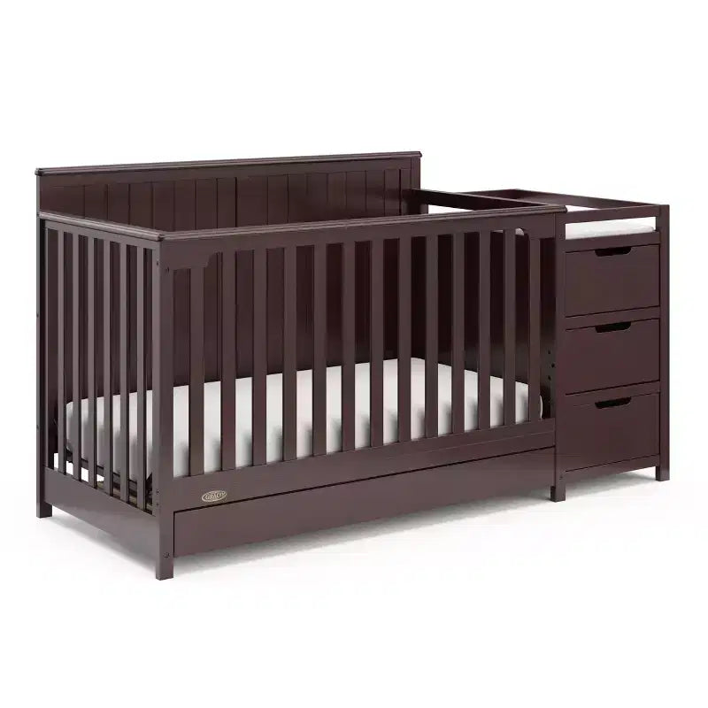 Lit de bébé évolutif avec tiroir et table à langer